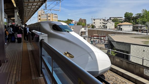 3 Many Excellent Women ' Train Tracks In Kansai